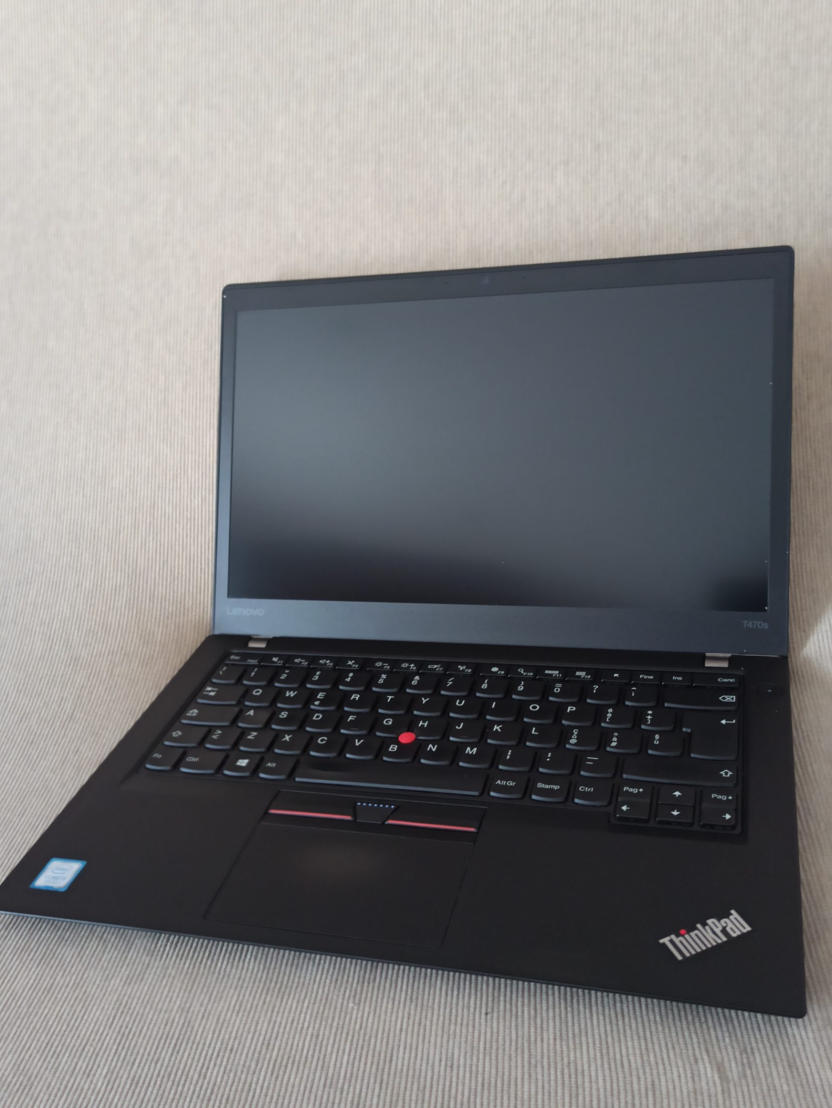 Lenovo T470s i5 7300u 8gb 240gb ssd schermo 14" full hd tastiera italiana no etichette o sticker uscita hdmi