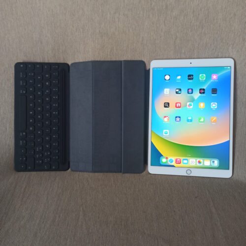 Apple iPad Pro 1 generazione 10.5" 256gb Wifi completo di cover Smart Keyboard con tastiera - immagine 3