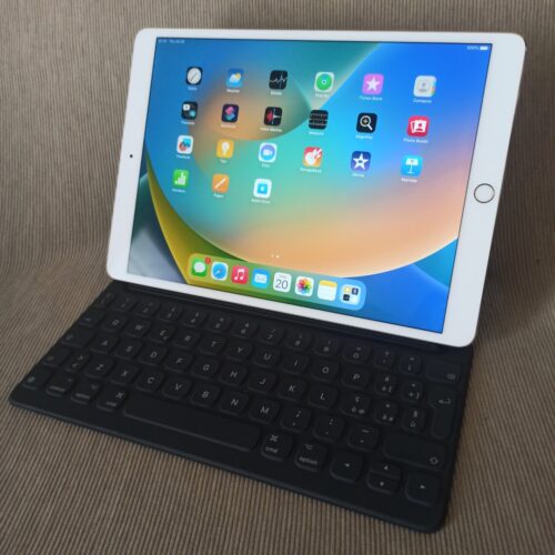 Apple iPad Pro 1 generazione 10.5" 256gb Wifi completo di cover Smart Keyboard con tastiera - immagine 6