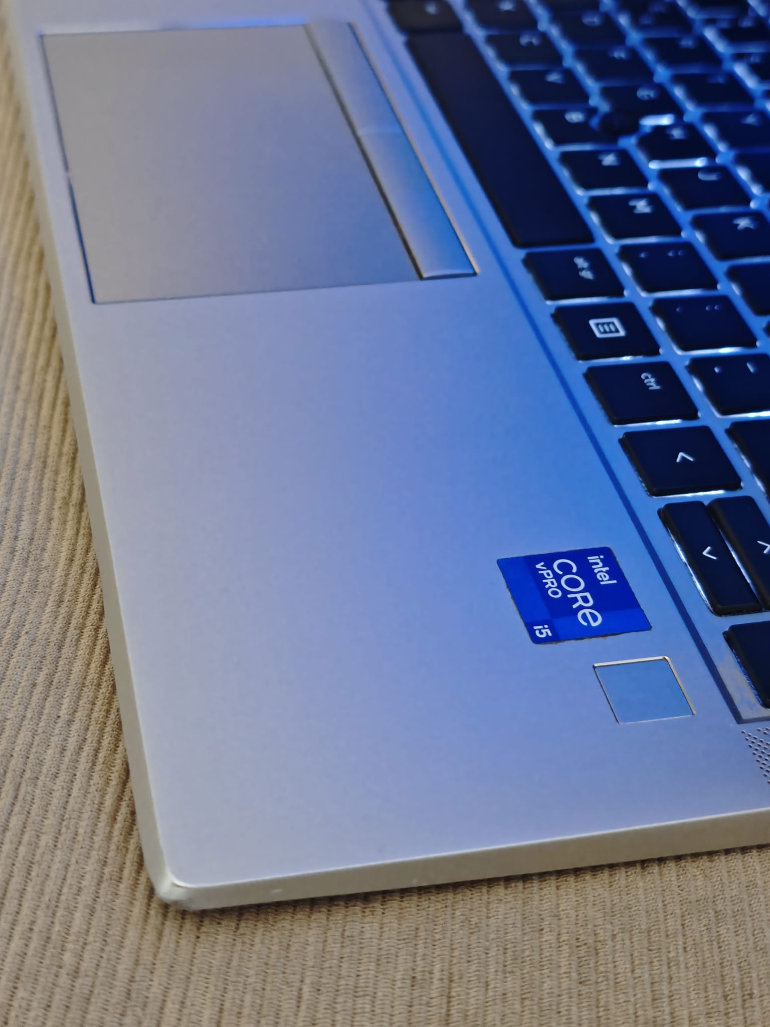 Computer portatile HP Elitebook 840 G8 Intel core i5 1135G7 Quad core 16Gb 256gb SSD 14 pollici Full HD tastiera italiana retroilluminata Grado B - immagine 3